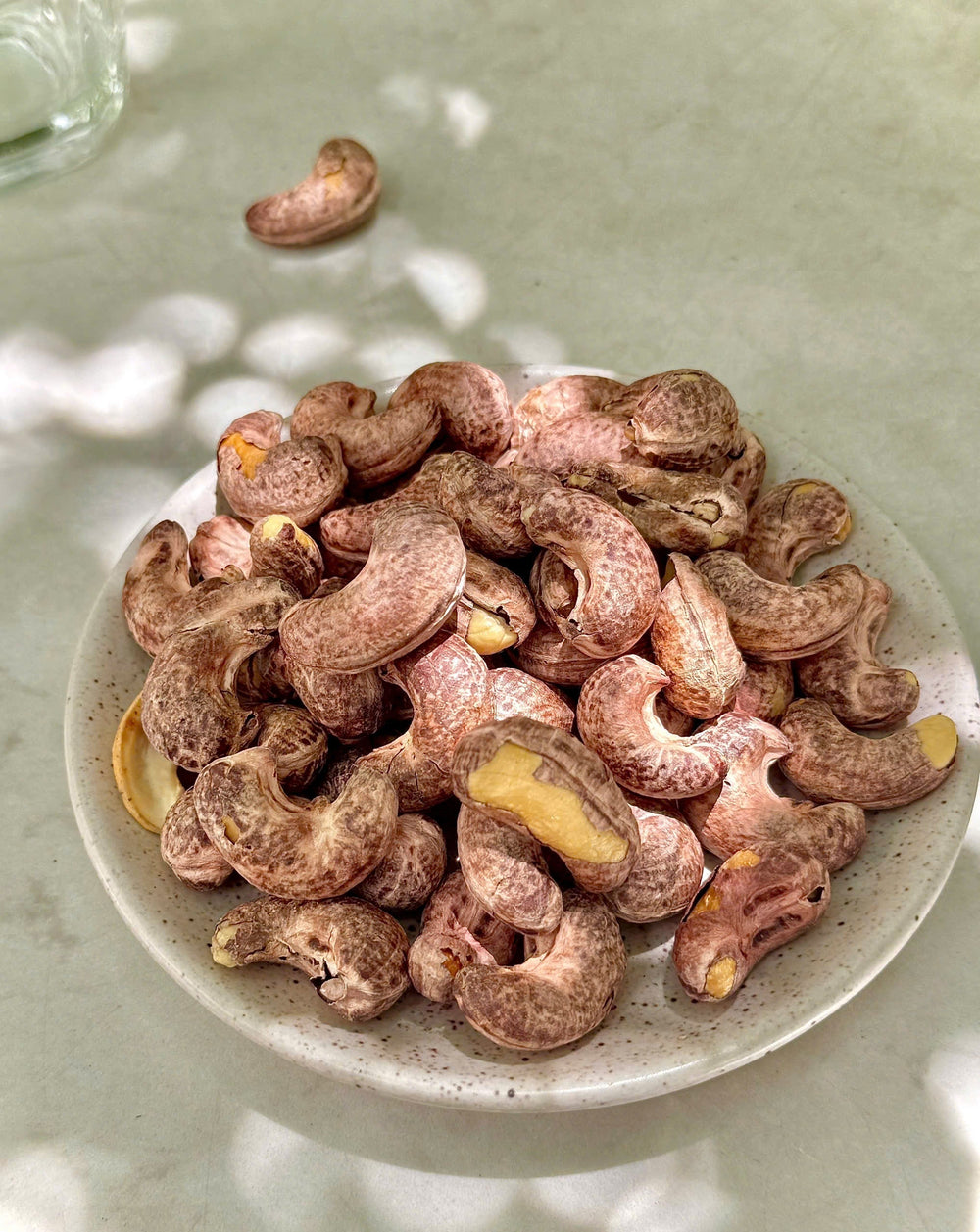 Cashews & Health: Discover the Benefits and How to Eat Them the Right Way | NHP Cashews